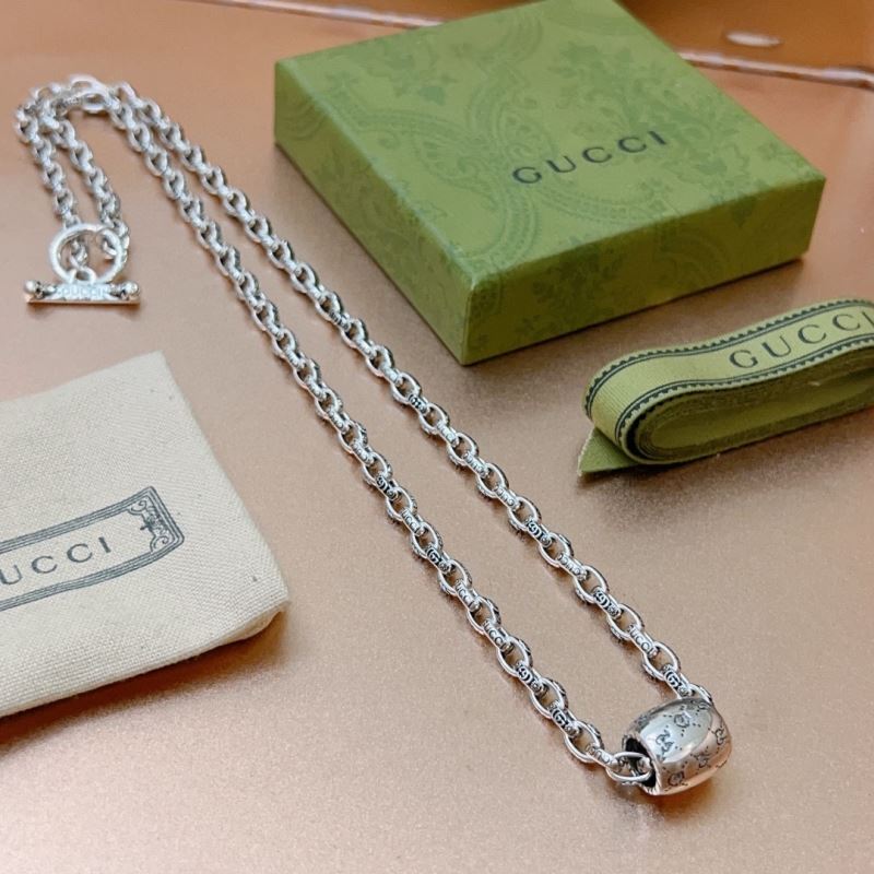 G*u*i necklaces